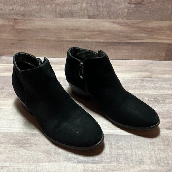 Xappeal Black Ankle Booties Womens Size 5.5 Suede Upper With Side Zipper & 2-Inc - Picture 1 of 11